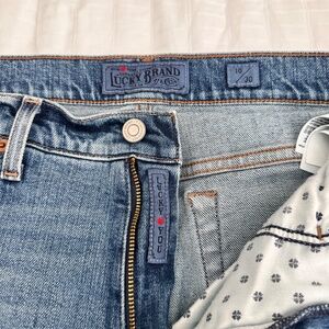 Lucky Brand Straight Leg Jeans (women's 10/30)